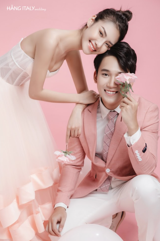 Chụp Ảnh Cưới Tại Studio – Tỏa Sáng Với Phông Hồng Pastel Cùng Hằng ItalyStudio
