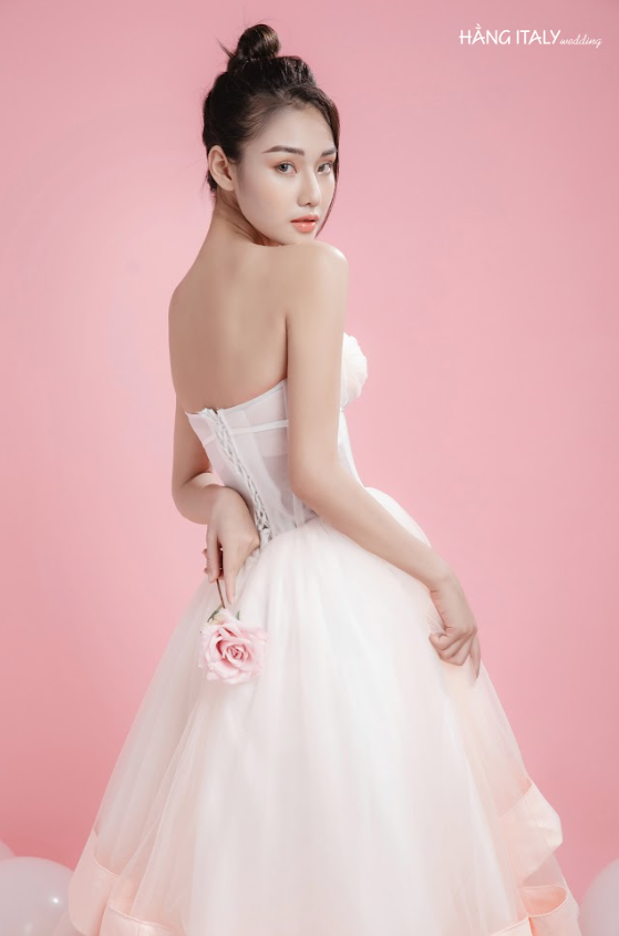 Chụp Ảnh Cưới Tại Studio – Tỏa Sáng Với Phông Hồng Pastel Cùng Hằng ItalyStudio