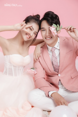 Chụp Ảnh Cưới Tại Studio – Tỏa Sáng Với Phông Hồng Pastel Cùng Hằng ItalyStudio